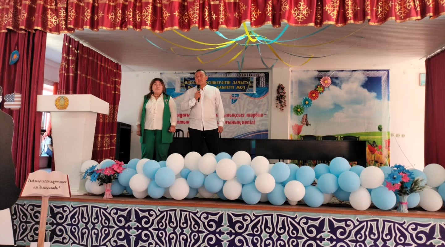 Үлкен бөкселері бар порно медбикелер Клитордағы лесбияндық емізік